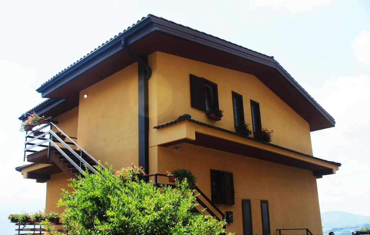 Mansarda Fiorita Bed & Breakfast Abatemarco Bagian luar foto