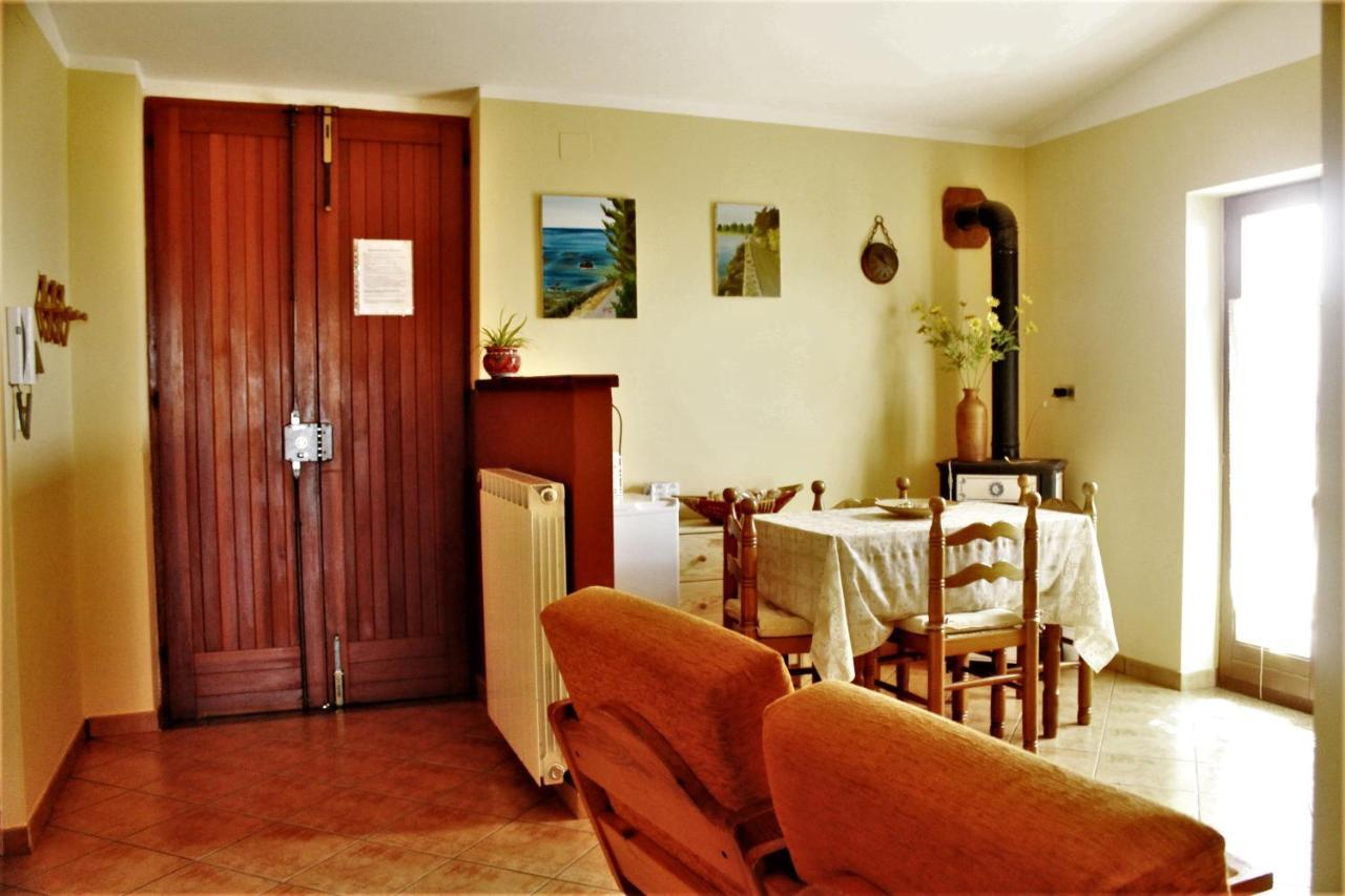 Mansarda Fiorita Bed & Breakfast Abatemarco Bagian luar foto
