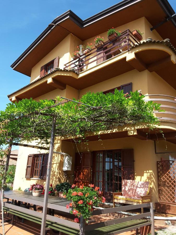 Mansarda Fiorita Bed & Breakfast Abatemarco Bagian luar foto