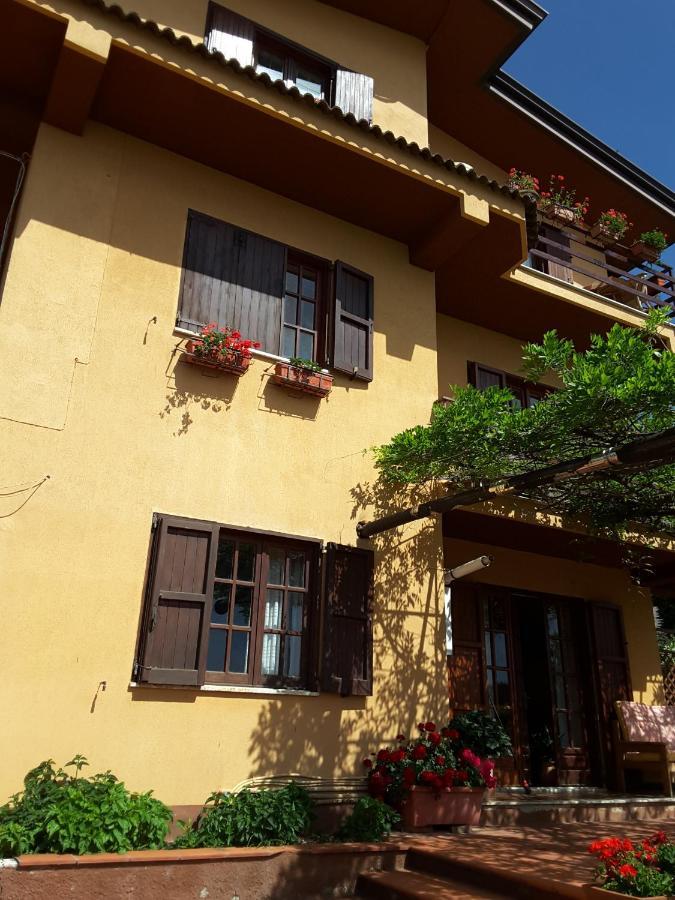 Mansarda Fiorita Bed & Breakfast Abatemarco Bagian luar foto