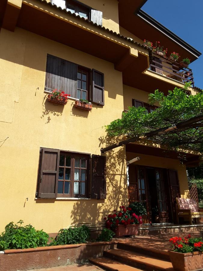 Mansarda Fiorita Bed & Breakfast Abatemarco Bagian luar foto