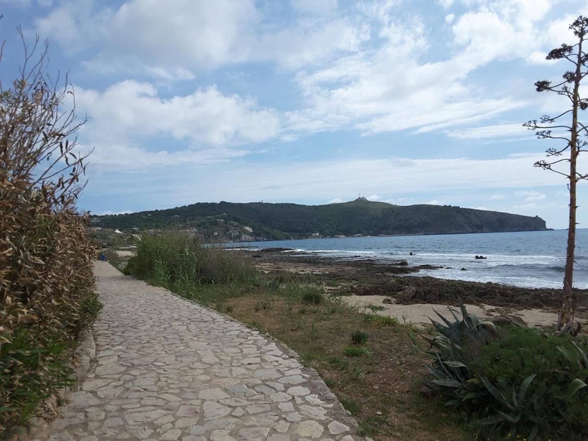 Mansarda Fiorita Bed & Breakfast Abatemarco Bagian luar foto