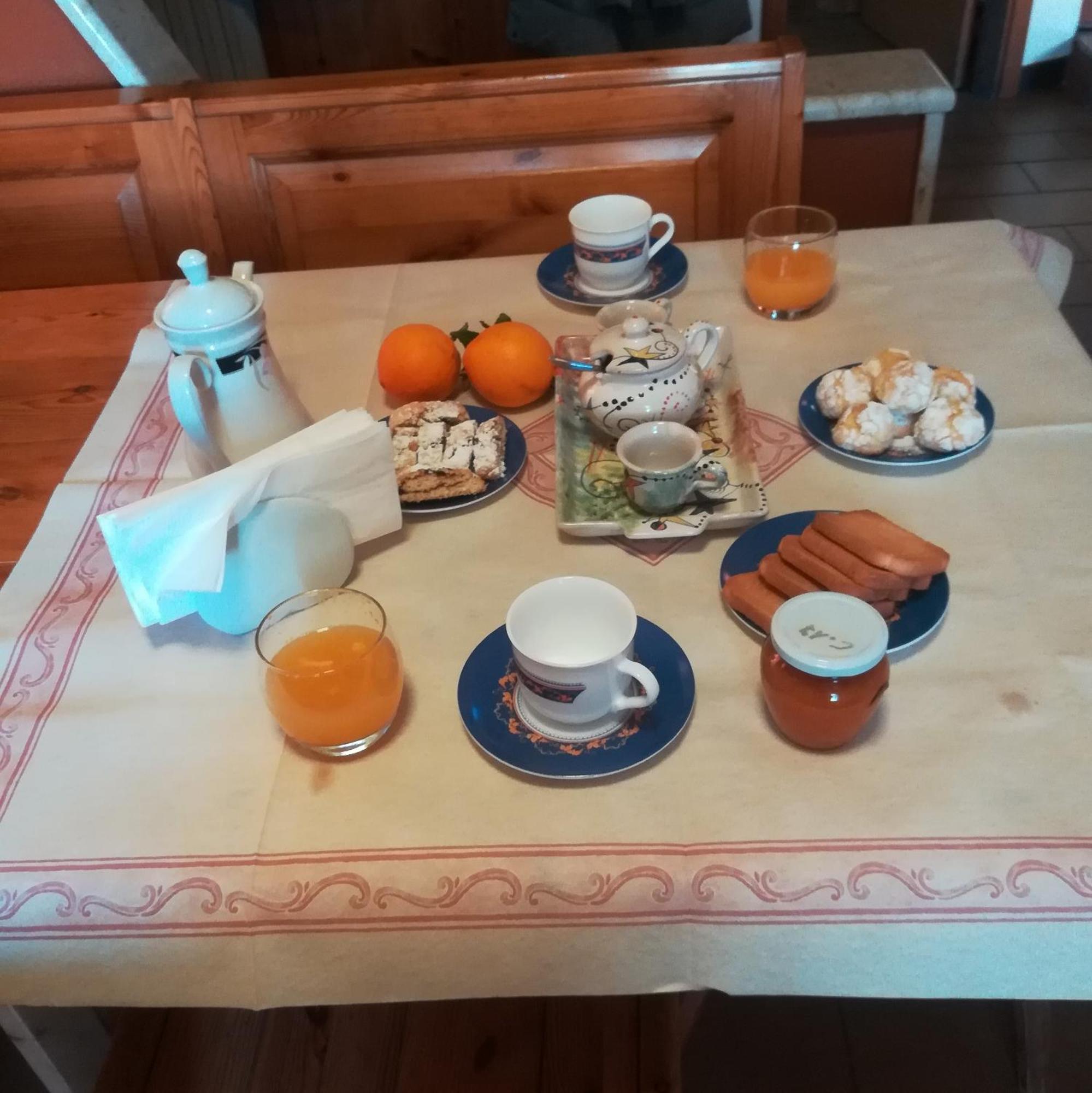 Mansarda Fiorita Bed & Breakfast Abatemarco Bagian luar foto