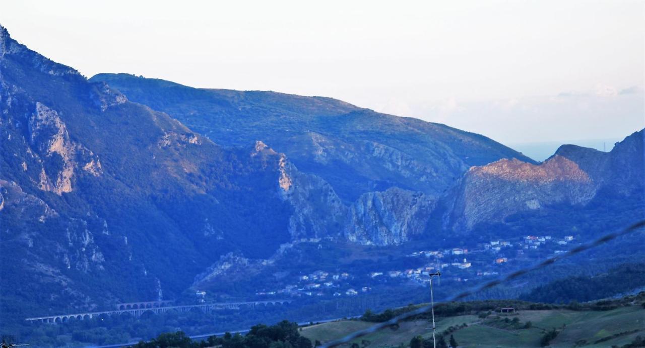 Mansarda Fiorita Bed & Breakfast Abatemarco Bagian luar foto