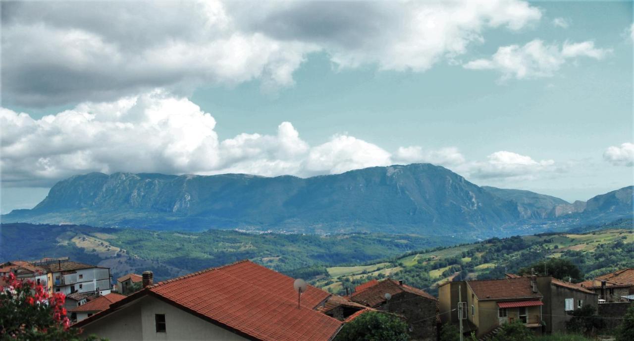 Mansarda Fiorita Bed & Breakfast Abatemarco Bagian luar foto