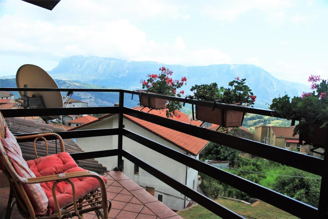 Mansarda Fiorita Bed & Breakfast Abatemarco Bagian luar foto
