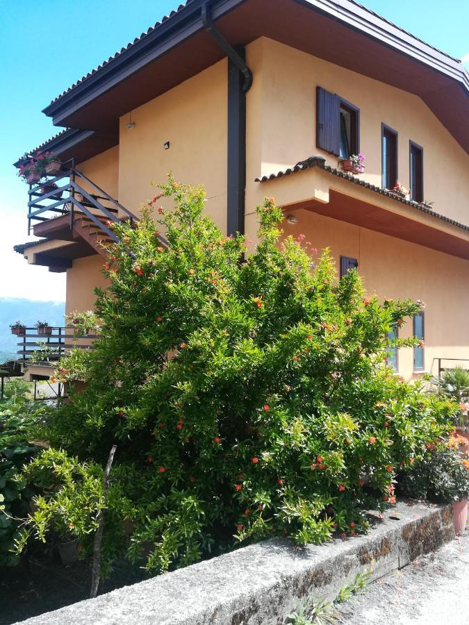 Mansarda Fiorita Bed & Breakfast Abatemarco Bagian luar foto