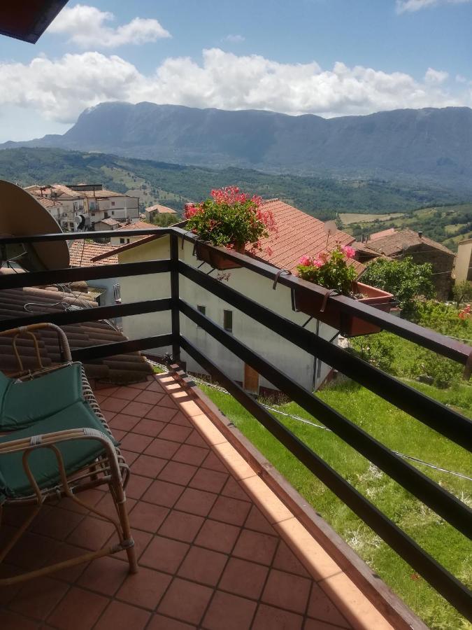Mansarda Fiorita Bed & Breakfast Abatemarco Bagian luar foto